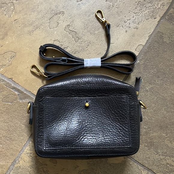 Madewell Handbags - NWT madewell black camera bag
